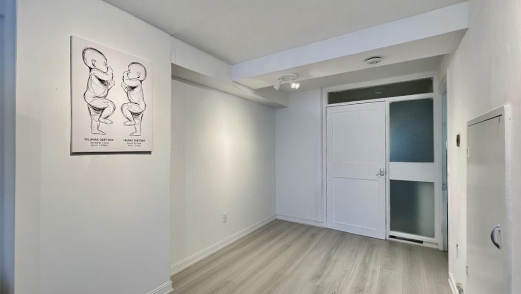 Entrance Hallway- click for photo gallery